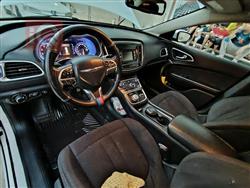 Chrysler 200